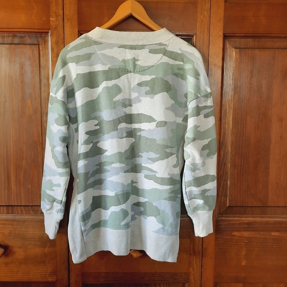 Aerie Good Vibes Oversized Green Camo Side Slit crewneck sweatshirt size XS - Picture 10 of 12
